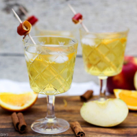 Winterlicher Apfel-Zimt-Cocktail mit Sinalco