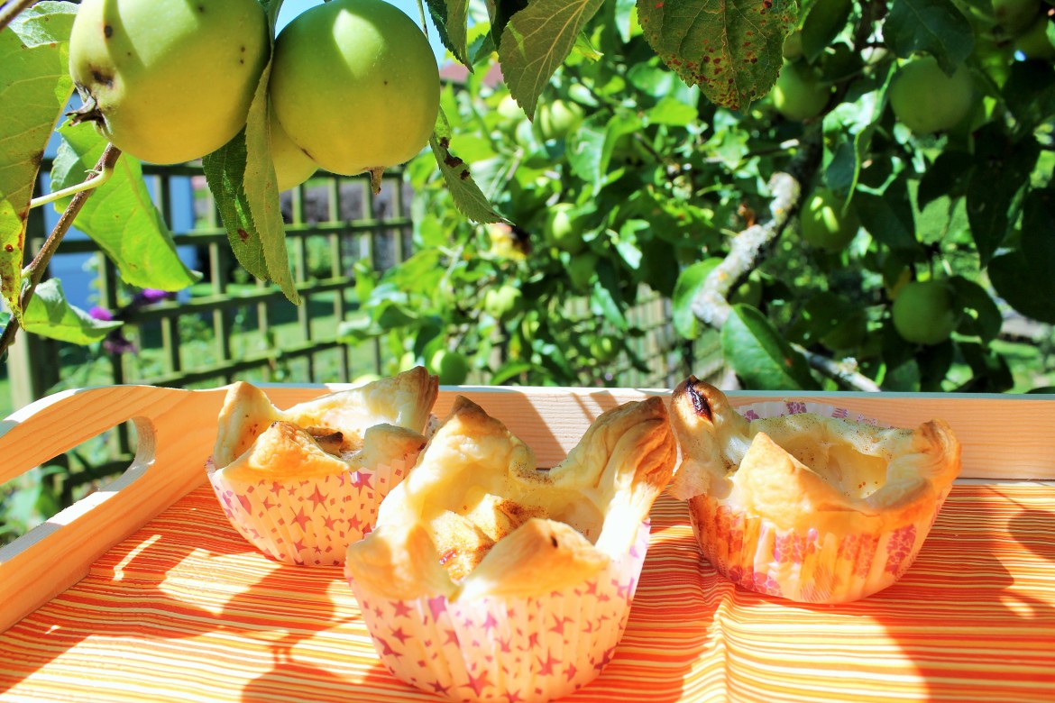 Apfel Blätterteig Tartelettes – www.candbwithandrea.com – Rezept Apfel Blätterteig Tartelettes - www.candbwithandrea.com - Rezept