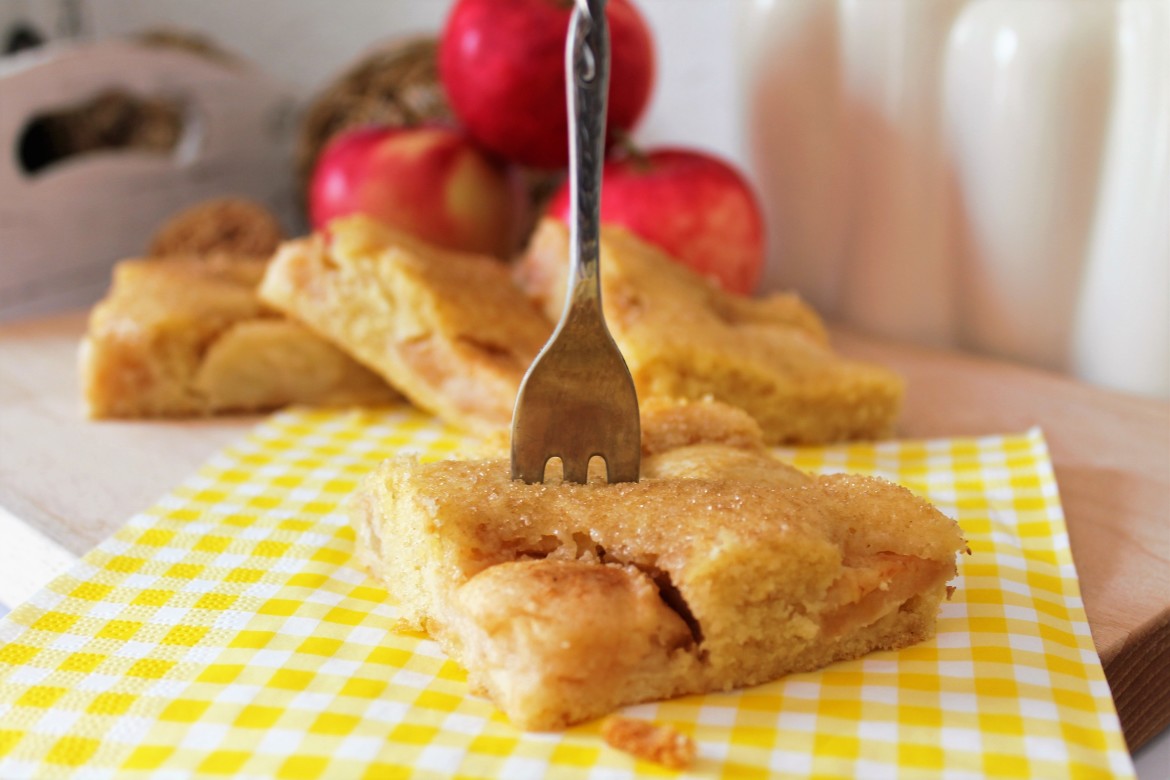 Apfel Blech Kuchen - www.candbwithandrea.com - Rezept