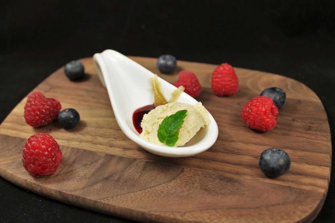 Bayerisch Creme Eis an Fruchtspielgel - www.candbwithandrea.com - Rezept