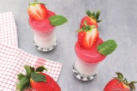 Ombré Chiapudding mit Erdbeeren