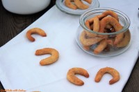 Honigkipferl mit braunem Zucker