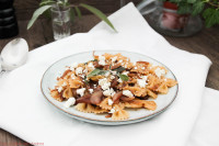 Pasta mit Feta, Salbei und Zwiebel-Confit