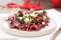 Rotwein-Spaghetti mit Brokkoli