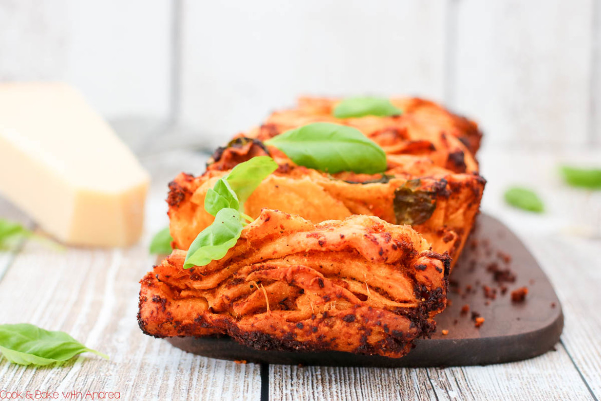 Zupfbrot mit selbstgemachtem roten Pesto - C&amp;B with Andrea