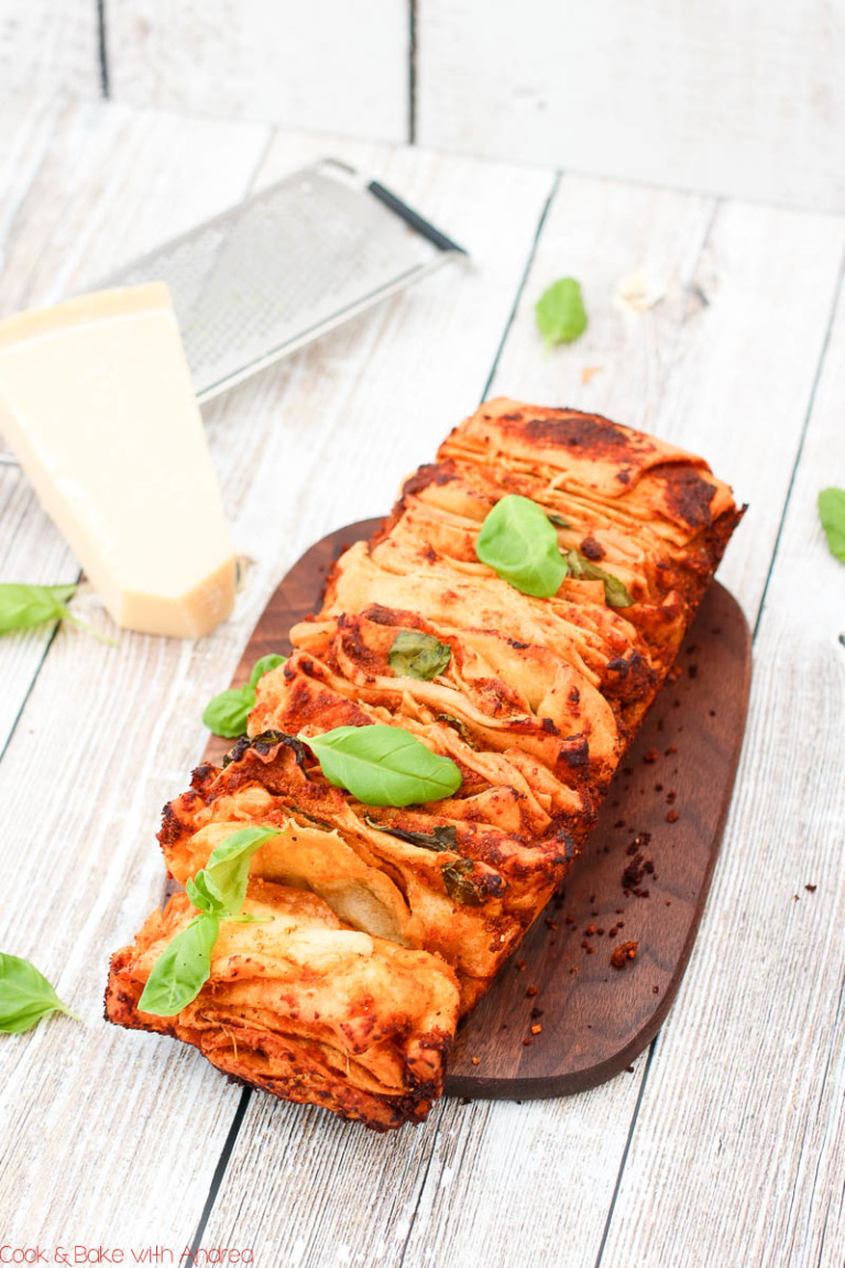 Zupfbrot mit selbstgemachtem roten Pesto - C&amp;B with Andrea