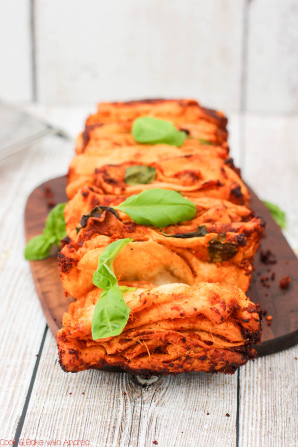 Zupfbrot mit selbstgemachtem roten Pesto - C&amp;B with Andrea