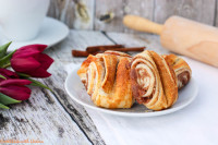 Franzbrötchen mit Marzipan und Zimt