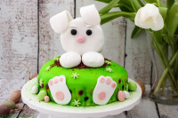 Ostertorte mit Fondantdecke und Airbrush