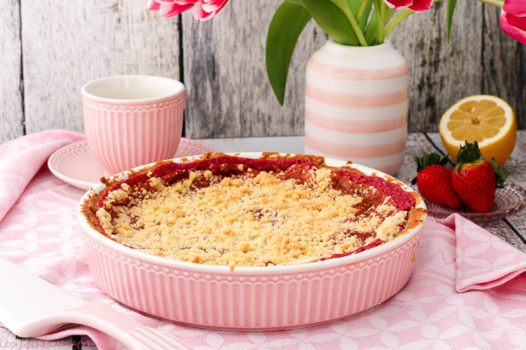 Streuselkuchen mit Rhabarber und Erdbeeren - C&amp;B with Andrea
