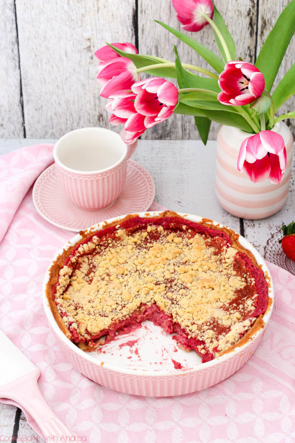 Streuselkuchen mit Rhabarber und Erdbeeren - C&amp;B with Andrea