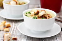Blumenkohlsuppe mit Birne und Walnüssen