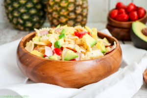 Nicht nur als leckere Grillbeilage ist mein Nudelsalat auf hawaiianische Art genau das Richtige, nein mit seinem frischen sommerlichen Dressing eignet er sich auch perfekt als Mittagessen to go.