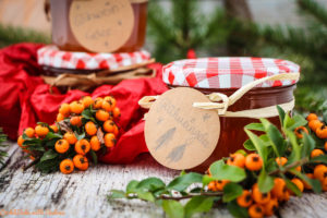 Den Liebsten eine Freude zu Weihnachten zu machen ist so einfach und zwar mit selbstgemachten Geschenken aus der Küche, so wie dieses Glühwein-Gelee. Das Rezept gibt´s auf dem Blog von Cook and Bake with Andrea.