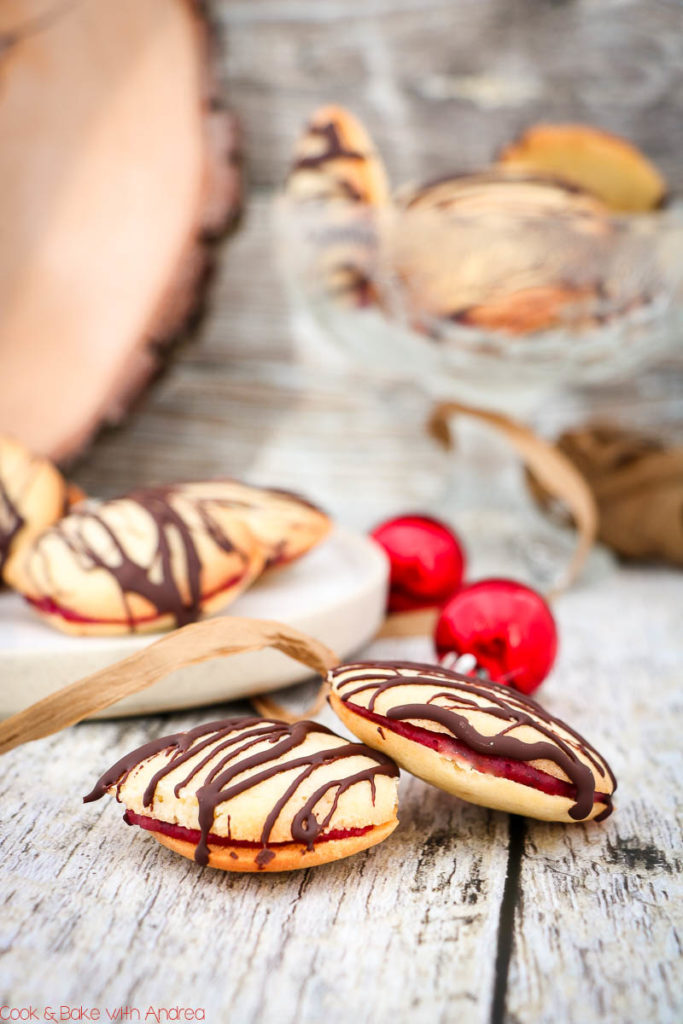 Kirsch-Marzipan-Plätzchen mit Schokolade - C&amp;B with Andrea