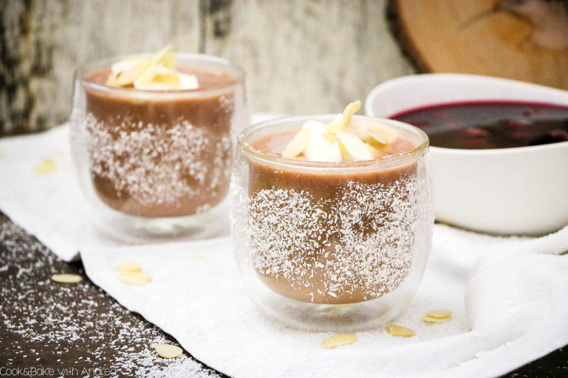 Cook and Bake with Andrea für Bols Advocaat – Weihnachtspunsch mit Eierlikör Rezept – www.candbwithandrea.com4 Egal ob Glühwein oder Weihnachtspunsch, zur Weihnachtszeit ist ein hochprozentiges Heißgetränk einfach ein Muss, genauso wie ein prall gefüllter Plätzchenteller. Das Rezept für meinen Weihnachtspunsch mit Eierlikör und Kirschsaft findet ihr auf Cook and Bake with Andrea.
