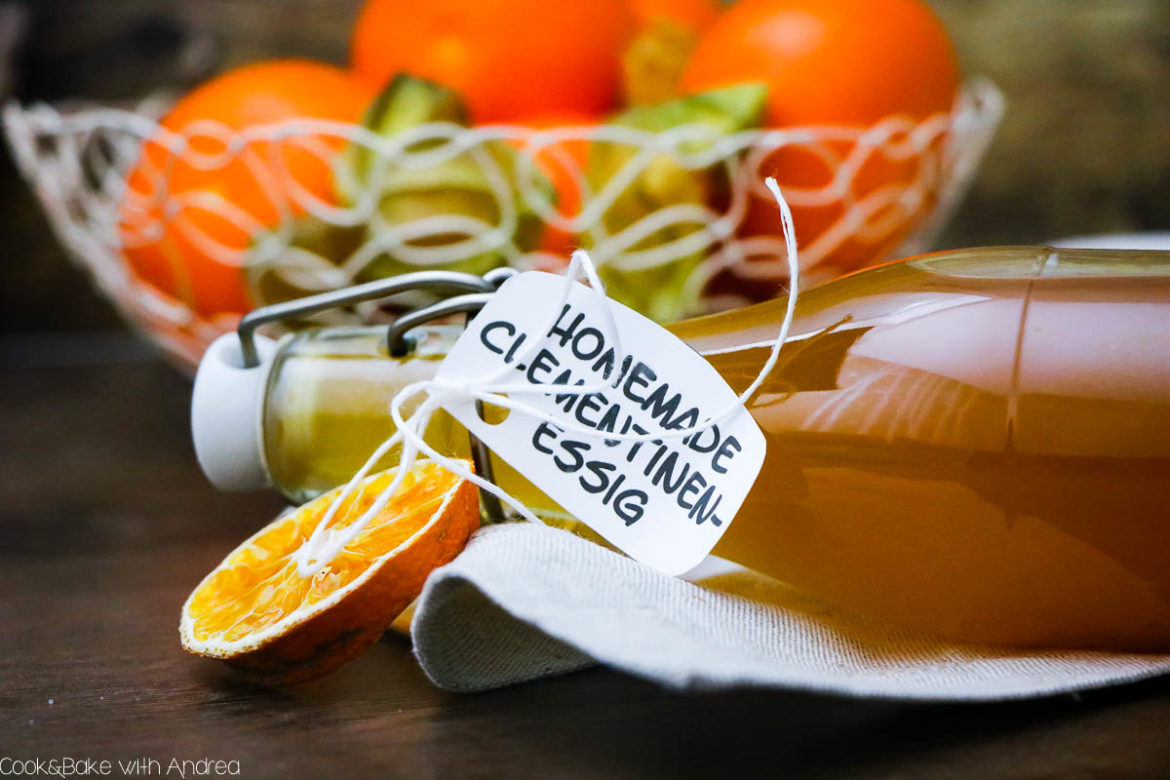 Egal zu welchem Anlass: Weihnachten, Geburtstag, Valentinstag oder anderen Anlässen. Geschenke aus der Küche sind ein Muss für jeden Hobbykoch. Zur Konservierung von Zitrusfrüchte habe ich deswegen Mandarinen-Essig einfach selber gemacht. Das Rezept findet ihr auf dem Blog von www.candbwithandrea.com #mandarine #clementine #essig #geschenkausderküche #selbstgemacht #diy