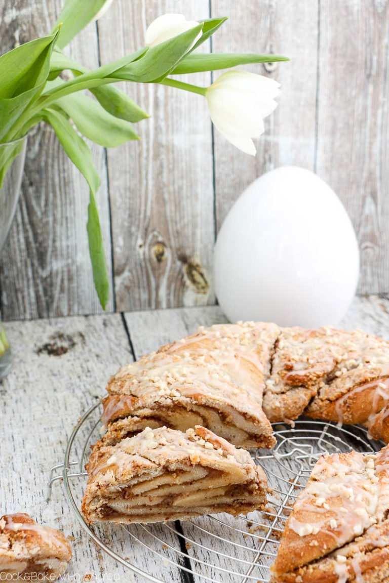 Hefekranz mit Nuss-Eierlikör-Füllung zu Ostern - C&amp;B with Andrea