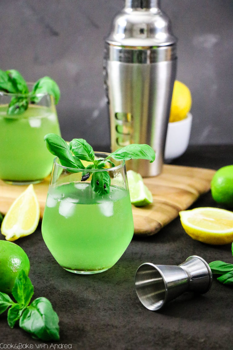 Gin Basil Smash mit Balsamicocreme C&B with Andrea