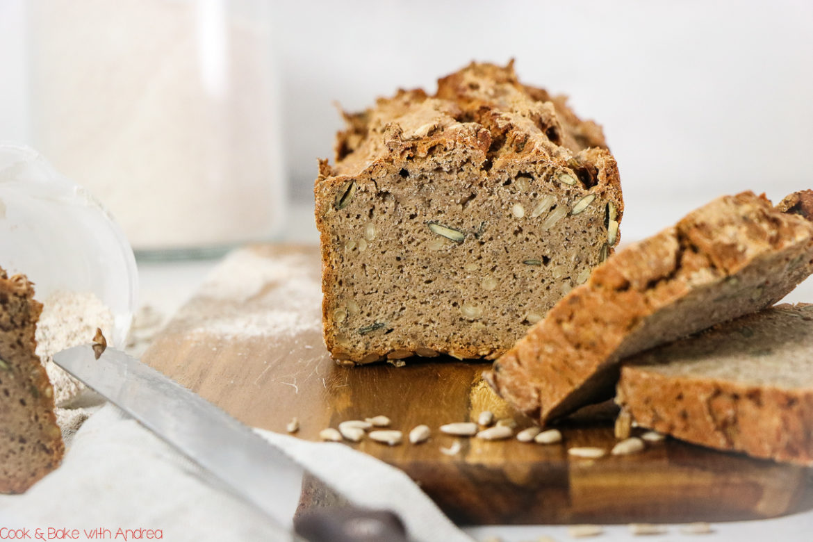 Cook-and-Bake-with-Andrea-fuer-Aldi-Sued-selbstgemachtes-Brot-in-5-Minuten-Rezept-www.candbwithandrea.com3 Ihr wollt selbstgemachtes Brot in 5 Minuten vorbereiten? Mit diesem Rezept bekommt ihr Brot wie vom Bäcker ohne Gehen in minutenschnelle zu Hause hin. Das Rezept gibt´s bei Cook and Bake with Andrea.