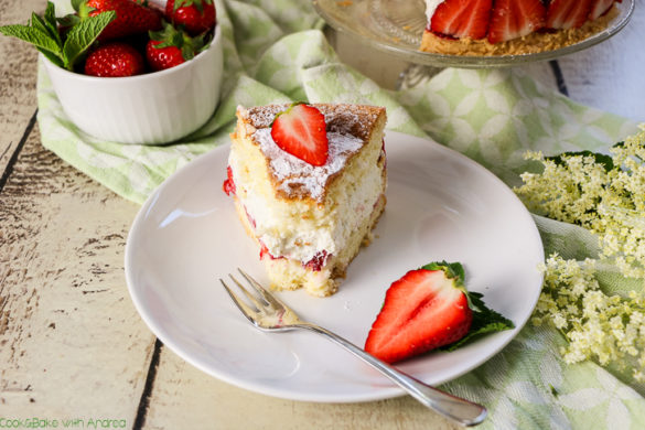 Erdbeertorte mit Mascarpone und Holunderblütensirup - C&amp;B with Andrea