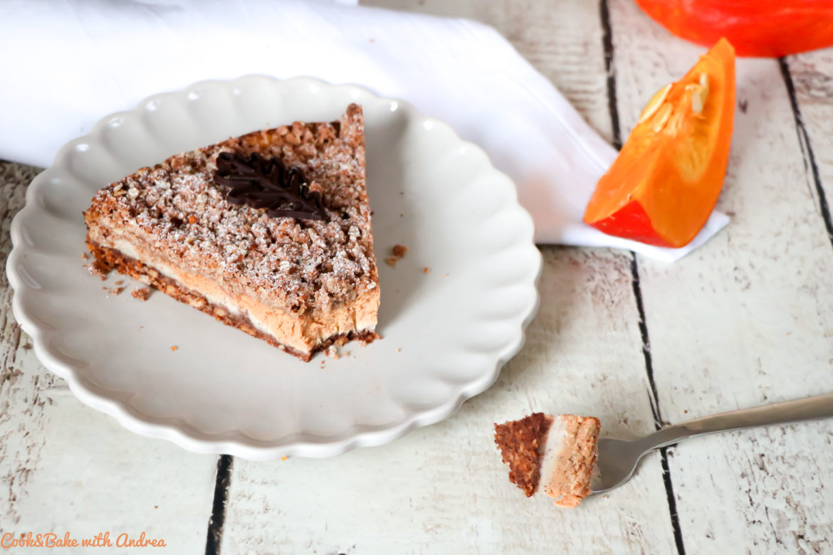 Candbwithandrea-fuer-mycusini-Kuerbis-Kaesekuchen-mit-Zimtstreuseln-www.candbwithandrea.com4 Der Herbst ist da und damit auch die Kürbiszeit und ich läute ich ihn kulinarisch mit einem süßen Kürbis-Käsekuchen mit Zimtstreuseln ein. Das herbstliche einfache Rezept findet ihr auf dem Foodblog von Cook and Bake with Andrea.